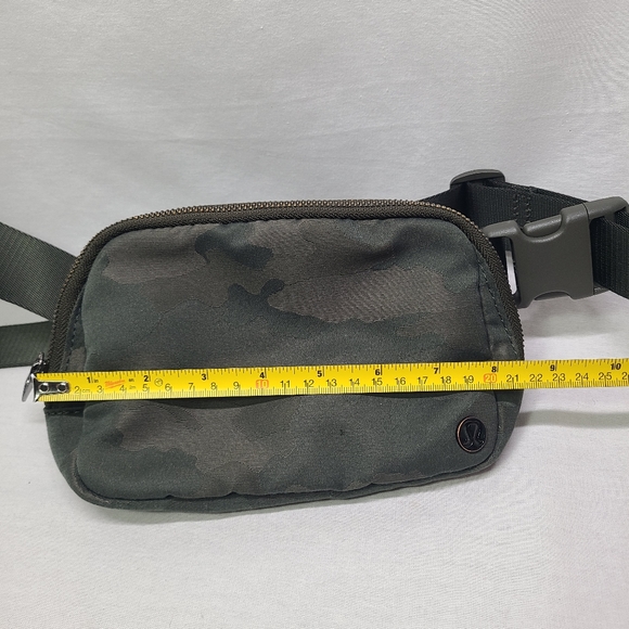 Lululemon Everywhere Belt Bag Heritage Camo Jacquard Dark Olive Sargent Green OG - Picture 12 of 16
